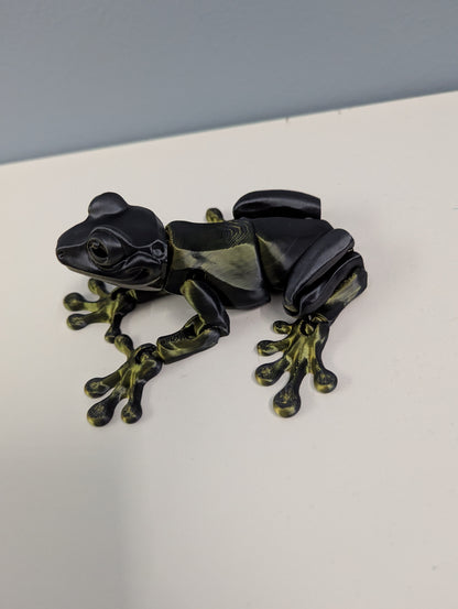 Articulated Frog with Magnets- by MatMire Makes